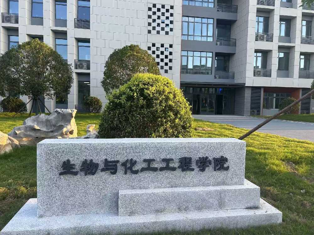 郾城区扬州职业大学体育场高杆灯项目